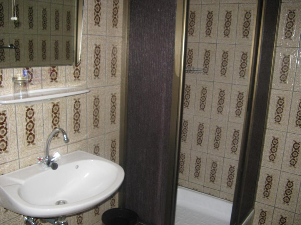 Gasthaus Roter Hahn Hotel Hoflein an der Donau Room photo