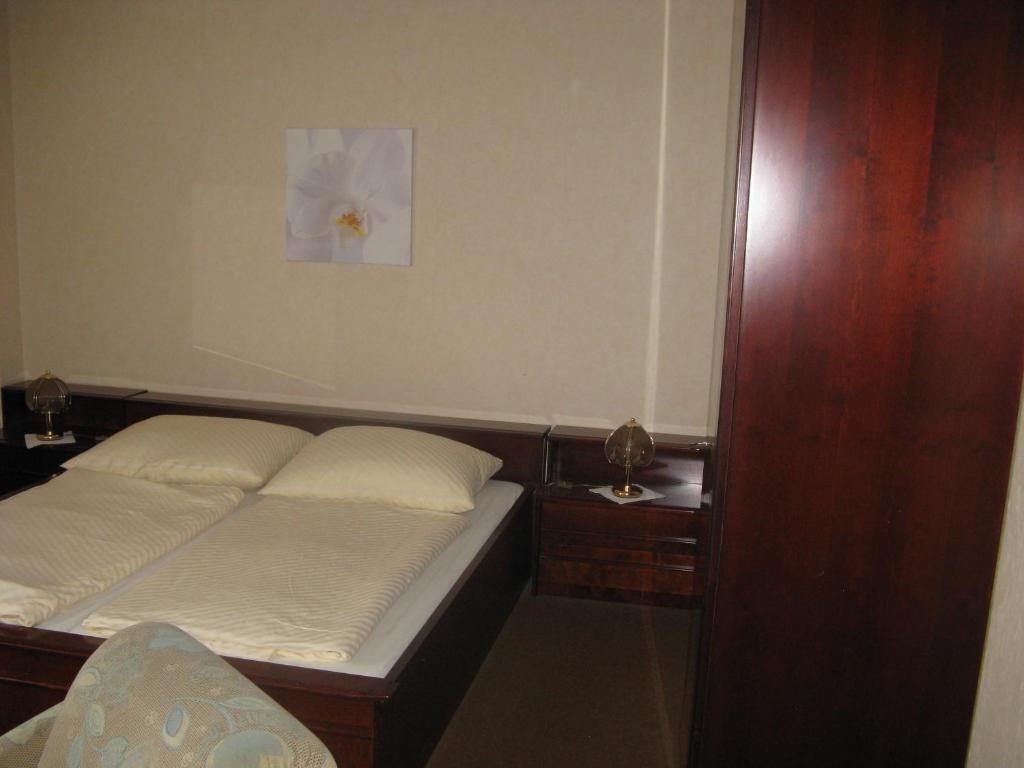 Gasthaus Roter Hahn Hotel Hoflein an der Donau Room photo