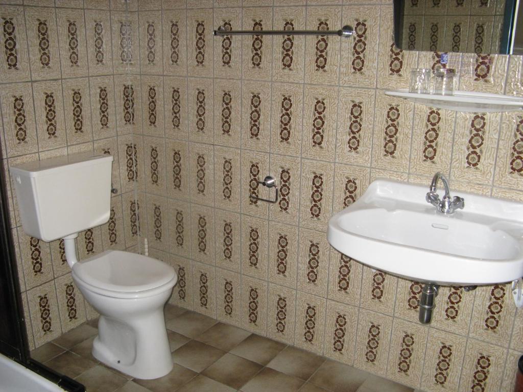 Gasthaus Roter Hahn Hotel Hoflein an der Donau Room photo